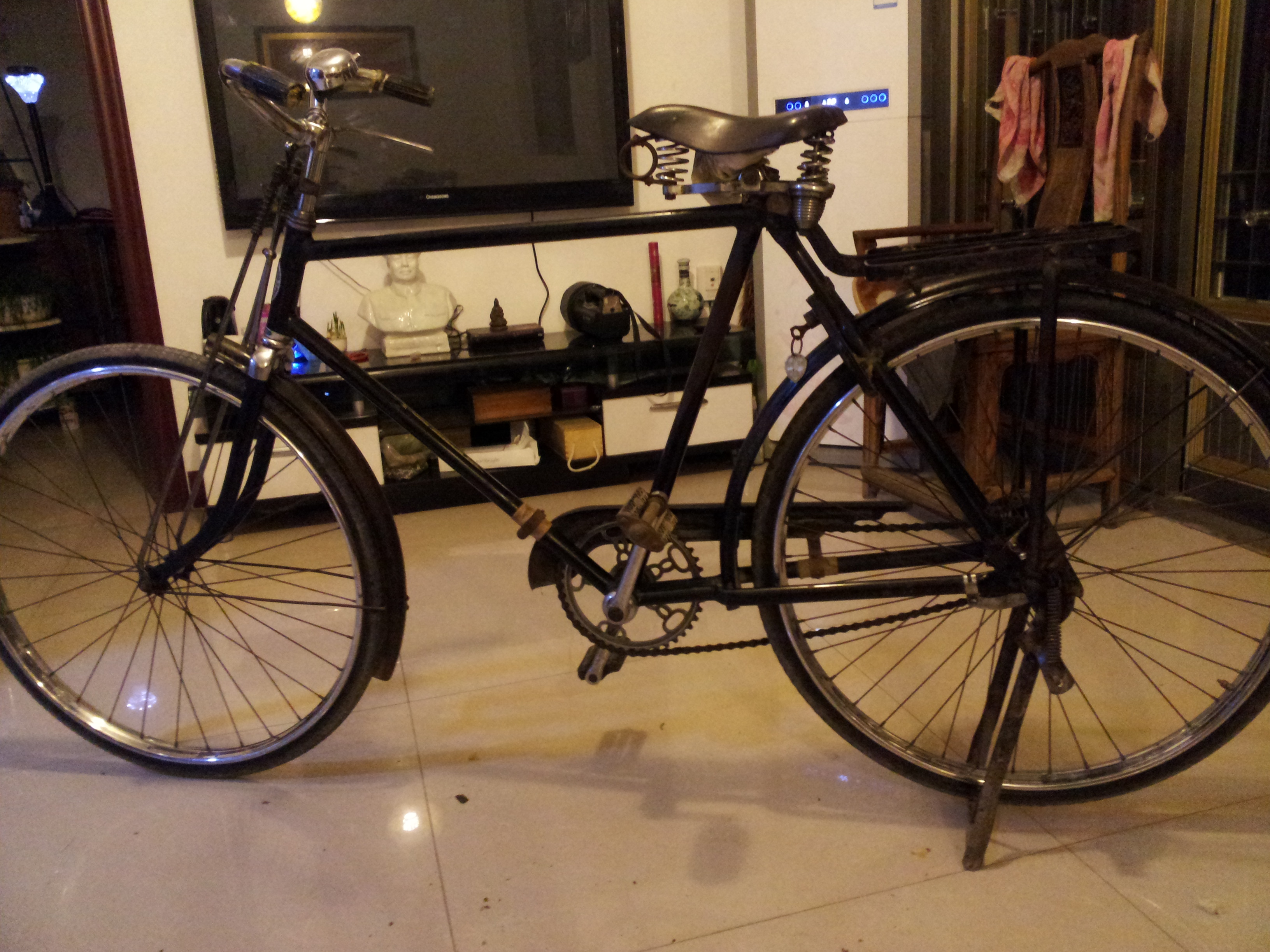  p>国防牌自行车是由青岛自行车厂 (公私合营青岛自行车厂)生产的一种