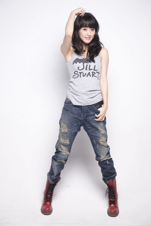  p>李佳桐,原名李姝,1980年10月23日出生于浙江省湖州市,中国大陆女