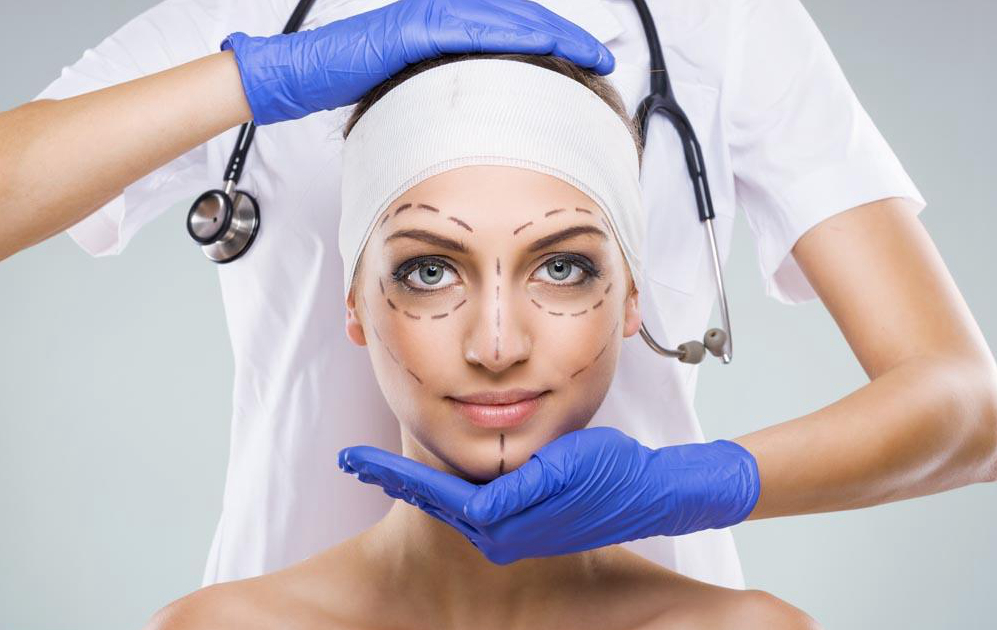 性或者不可逆性的医学技术方法对人的容貌和人体各部位形态进行的修复