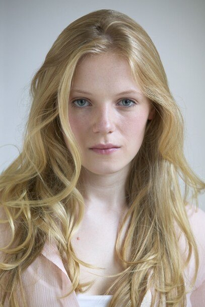 (emma bell/i,1986年12月17日出生于美国新泽西州伍德镇,美国演员