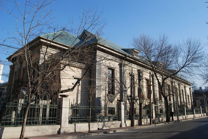 德租界5号街(今河西区广东路1号),该建筑为特殊保护等级历史风貌建筑