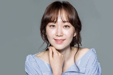  /p> p>2014年,李裕英主演情感电影《 a target