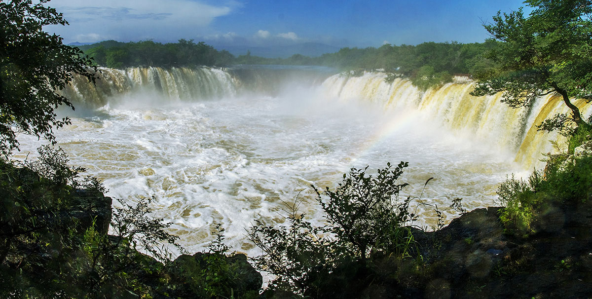 镜泊湖吊水楼瀑布
