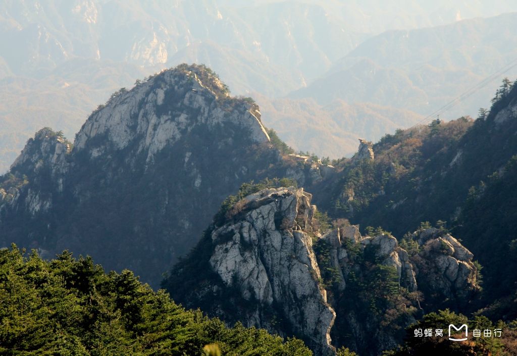  p>尧山,又称石人山,位于河南省平顶山市鲁山县西部,地处伏牛山东段.