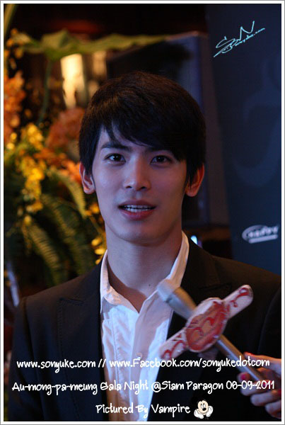  p>颂恩·宋帕山(son),1988年11月12日出生于泰国曼谷,泰国男演员