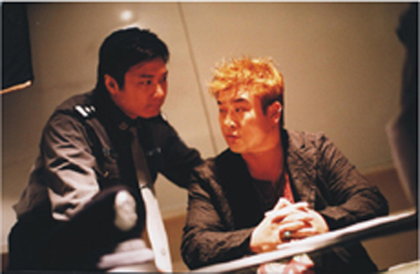  /p> p>1998年,陈志雄被香港演员韩国材发掘涉足演艺圈,由dj转做演员.