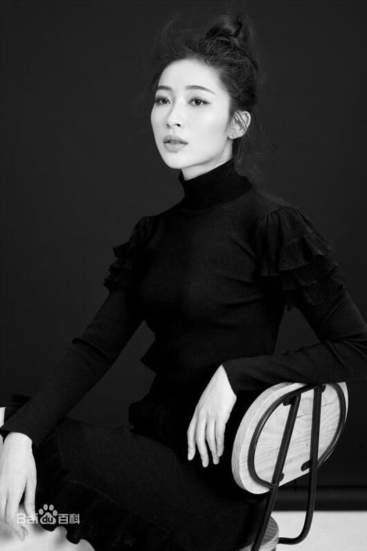  p data-id="gnvhauju41">夏星 i>(原名夏子涵) /i>,11月14日出生于