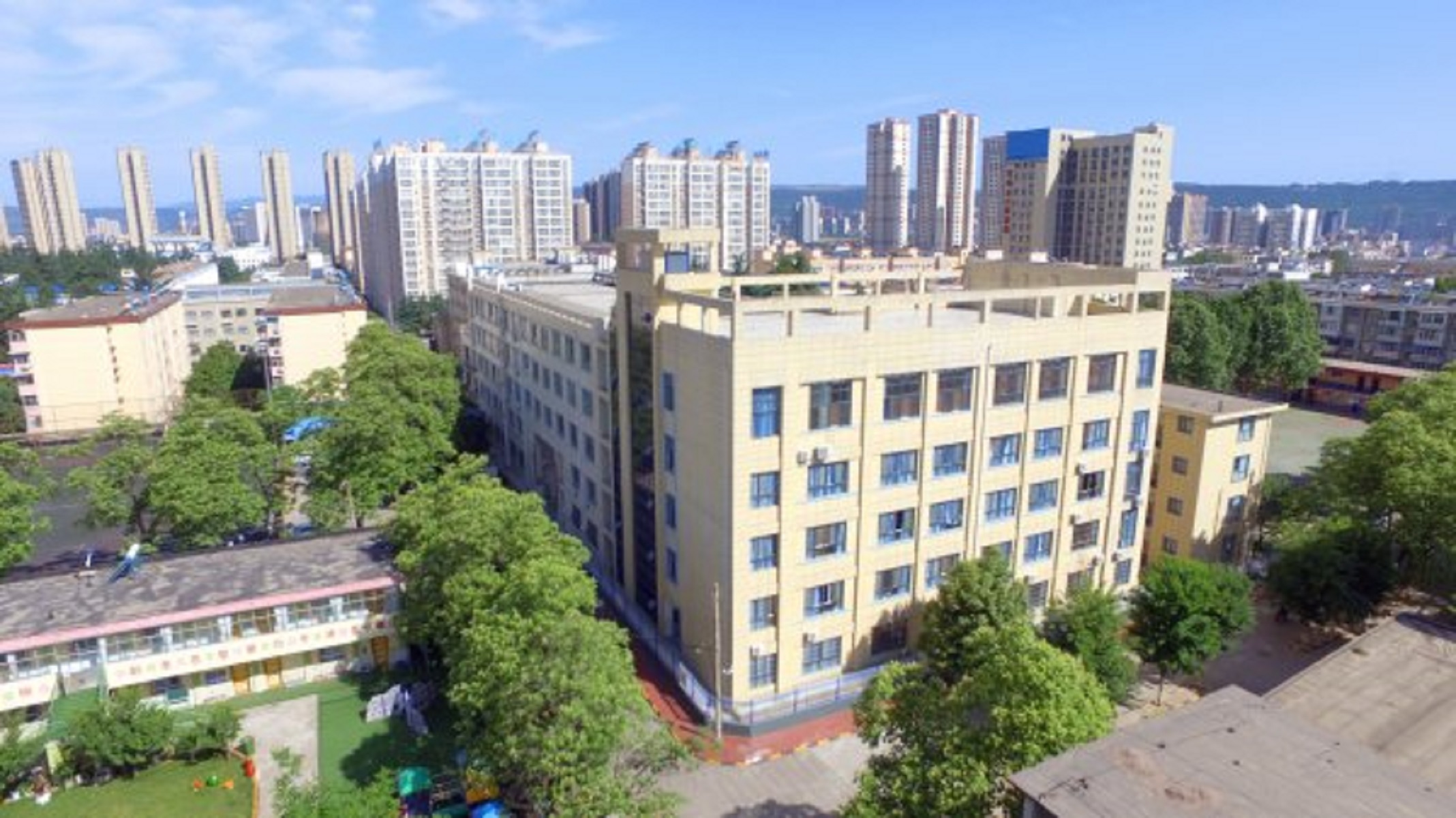  p>宝鸡市烽火中学创建于1960年,是由 a target="_blank" href="/item