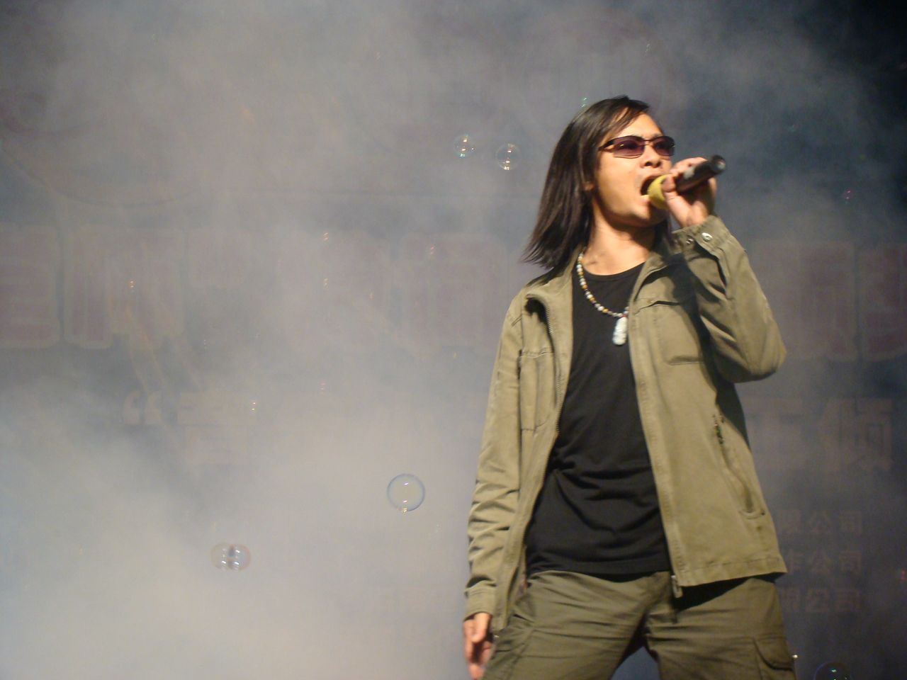  p>《寻找幸福的天空》是由歌手 a target="_blank" href="/item/田丰