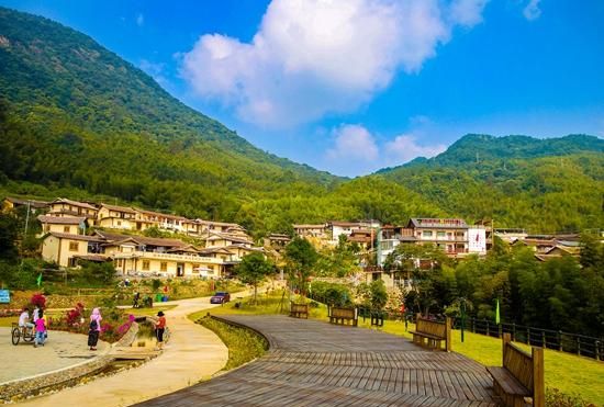  p data-id="su56fve89ltp">华丰镇,隶属于福建省漳州市华安县,地处