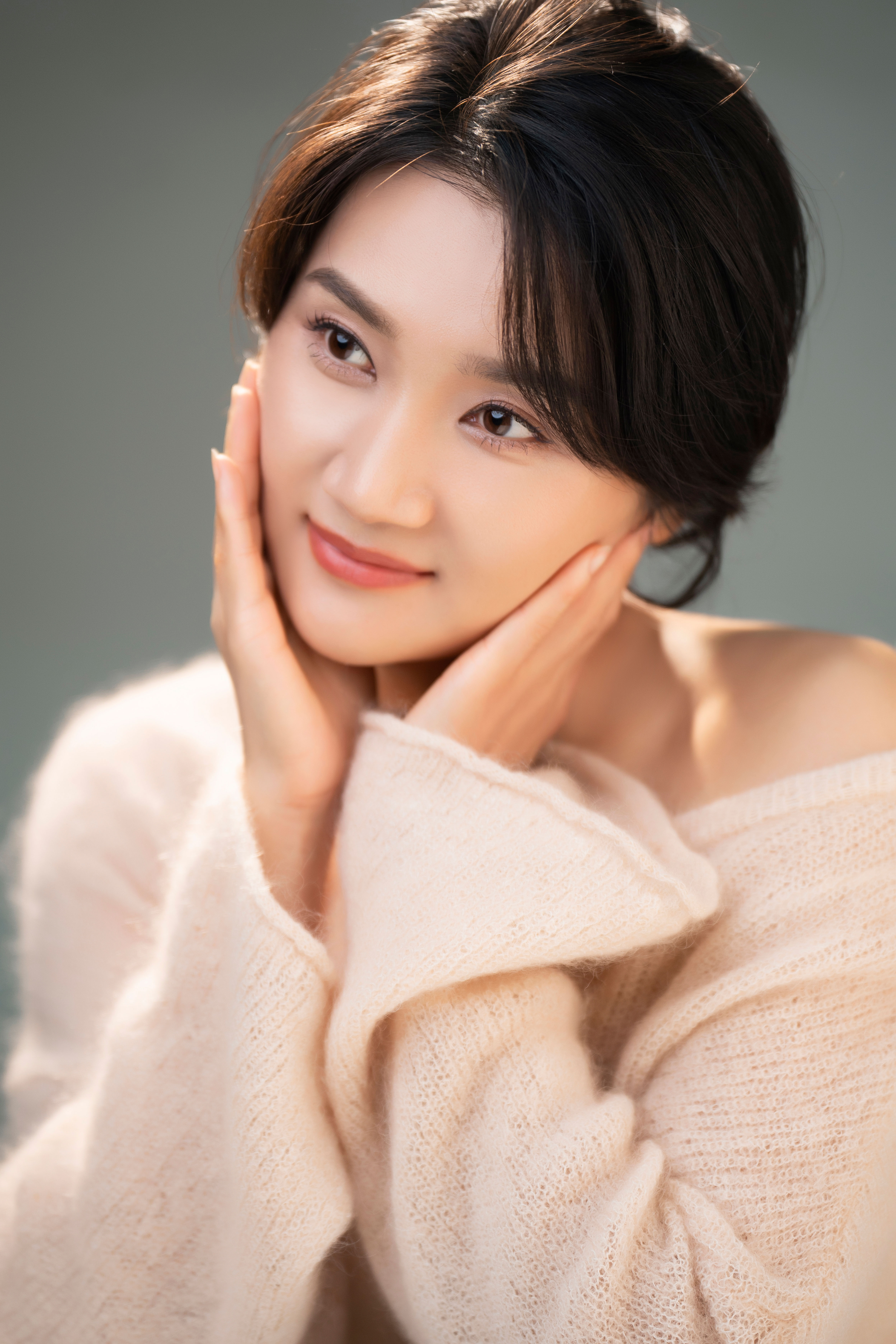  p data-id="go05hu5jmo">文君,原名张文君,大连人,毕业于吉林艺术