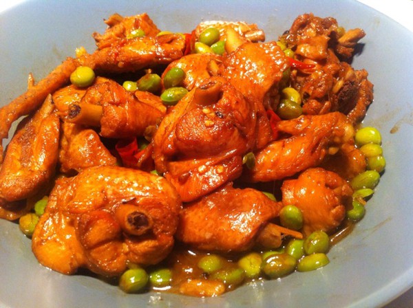  p>毛豆烧鸡块是一道以毛豆,鸡块等为主要食材制作的美食. /p>