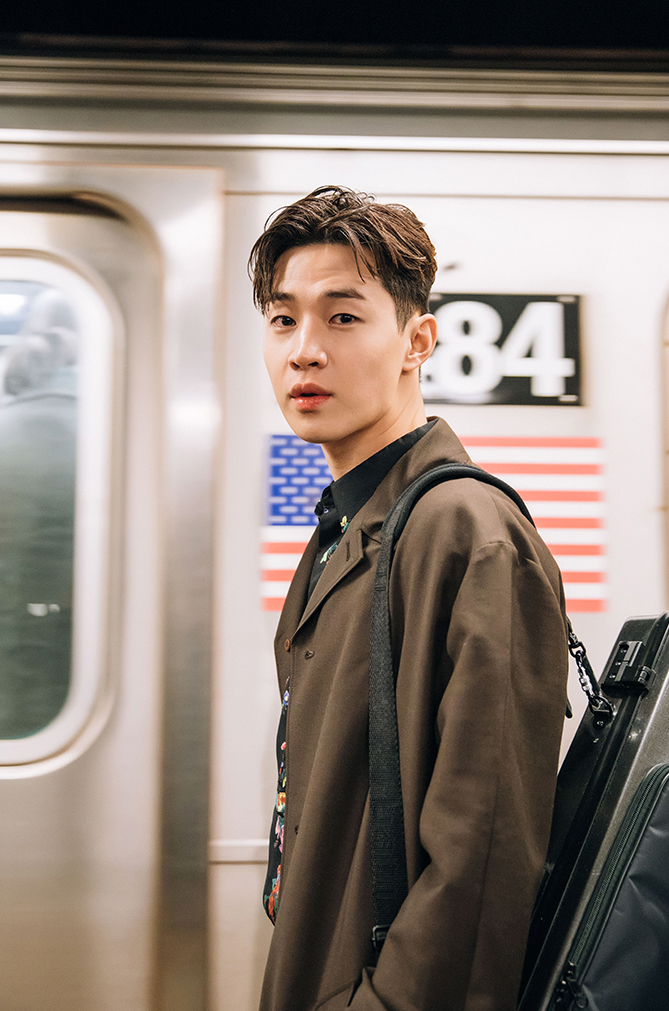  p>刘宪华(henry lau),1989年10月11日出生于加拿大,就读于伯克利音乐