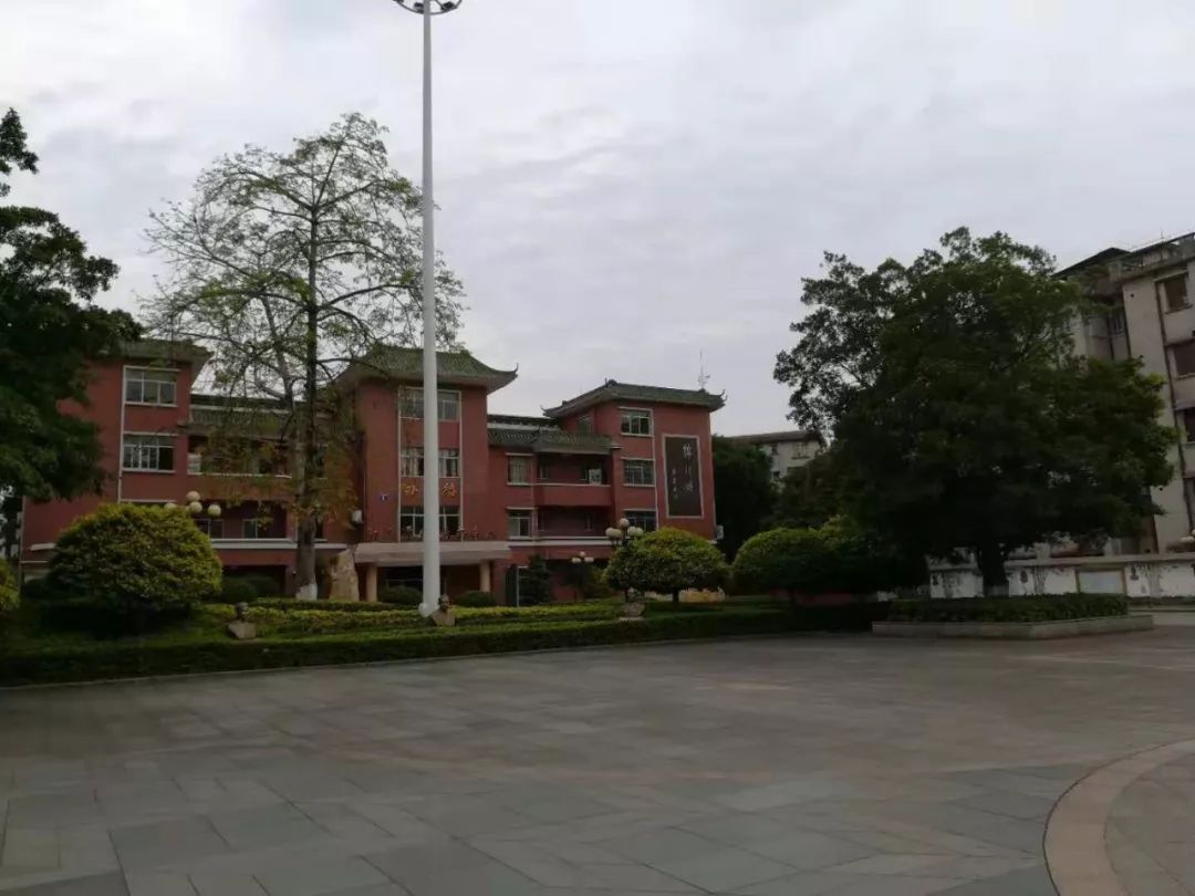 广州市花都区秀全外国语学校