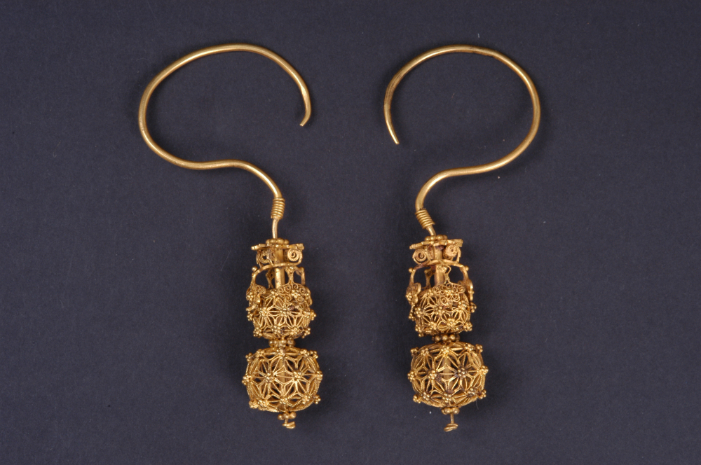 镂空葫芦形金耳坠