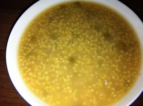  p>花生绿豆小米粥,以花生,绿豆,小米为主料制作的菜品. /p>