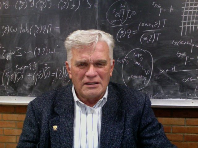 俄语:Лю  двиг Дми  триевич Фадде  ев,英语