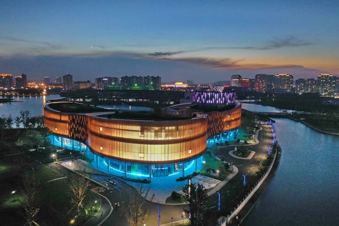  p data-id="gmwvbd2xmz">    奉贤区博物馆,位于上海市 a target="