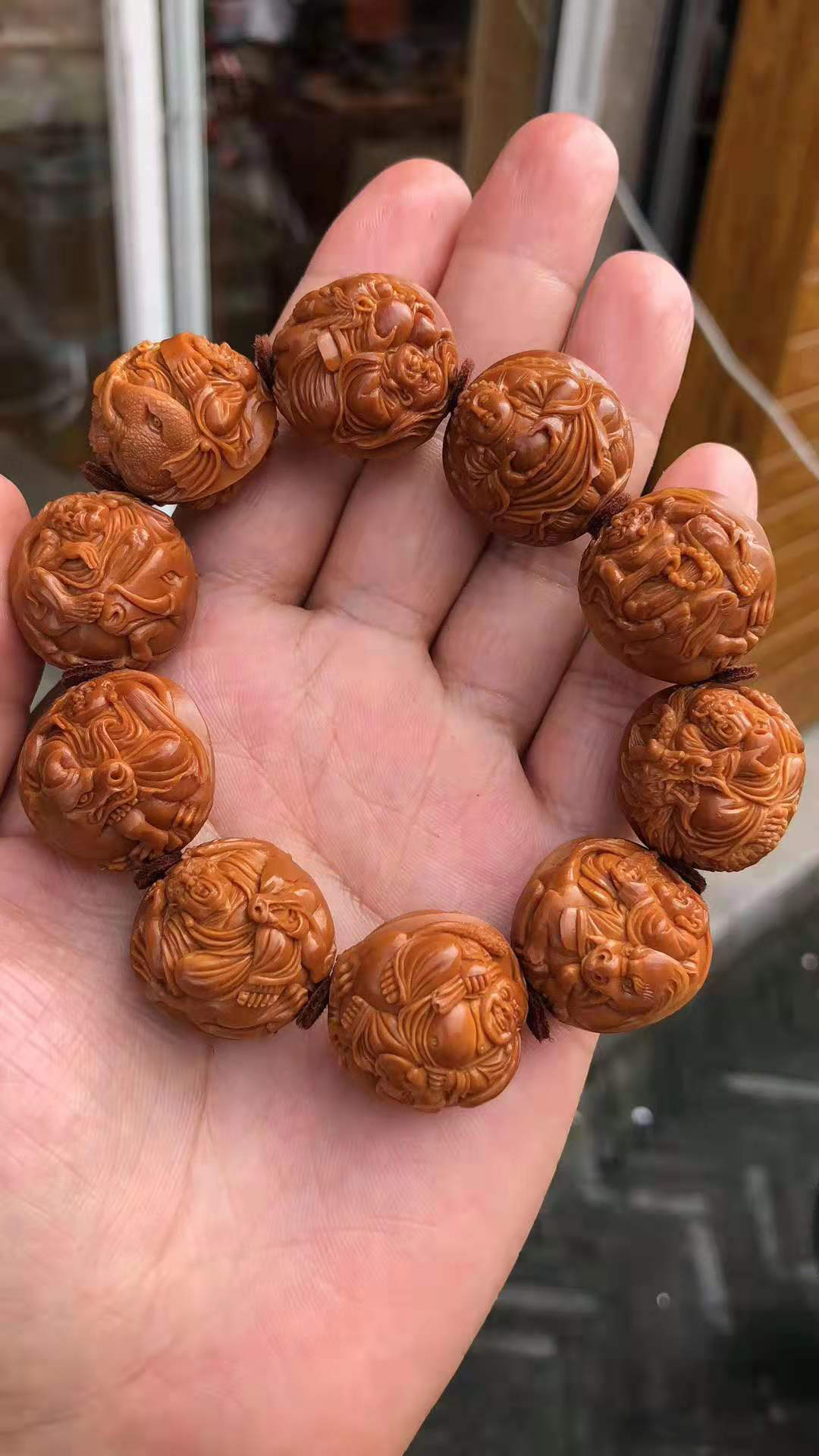  p>马良,中国汉族人,工艺艺术家,国家工艺美术师,核雕工艺师.