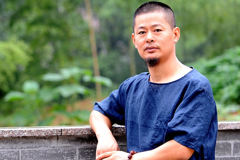 吴震