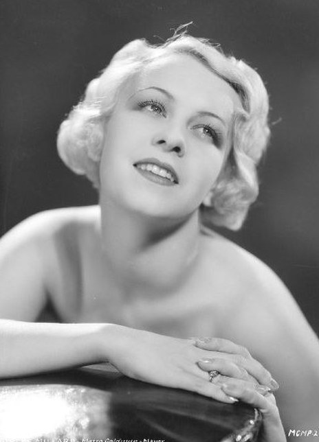 《第十三把椅子》,1929年参演电影《私欲》,1930年参演电影《弃妇怨》