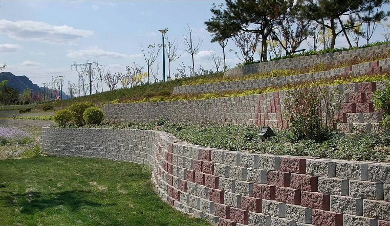 自嵌式植生挡土墙