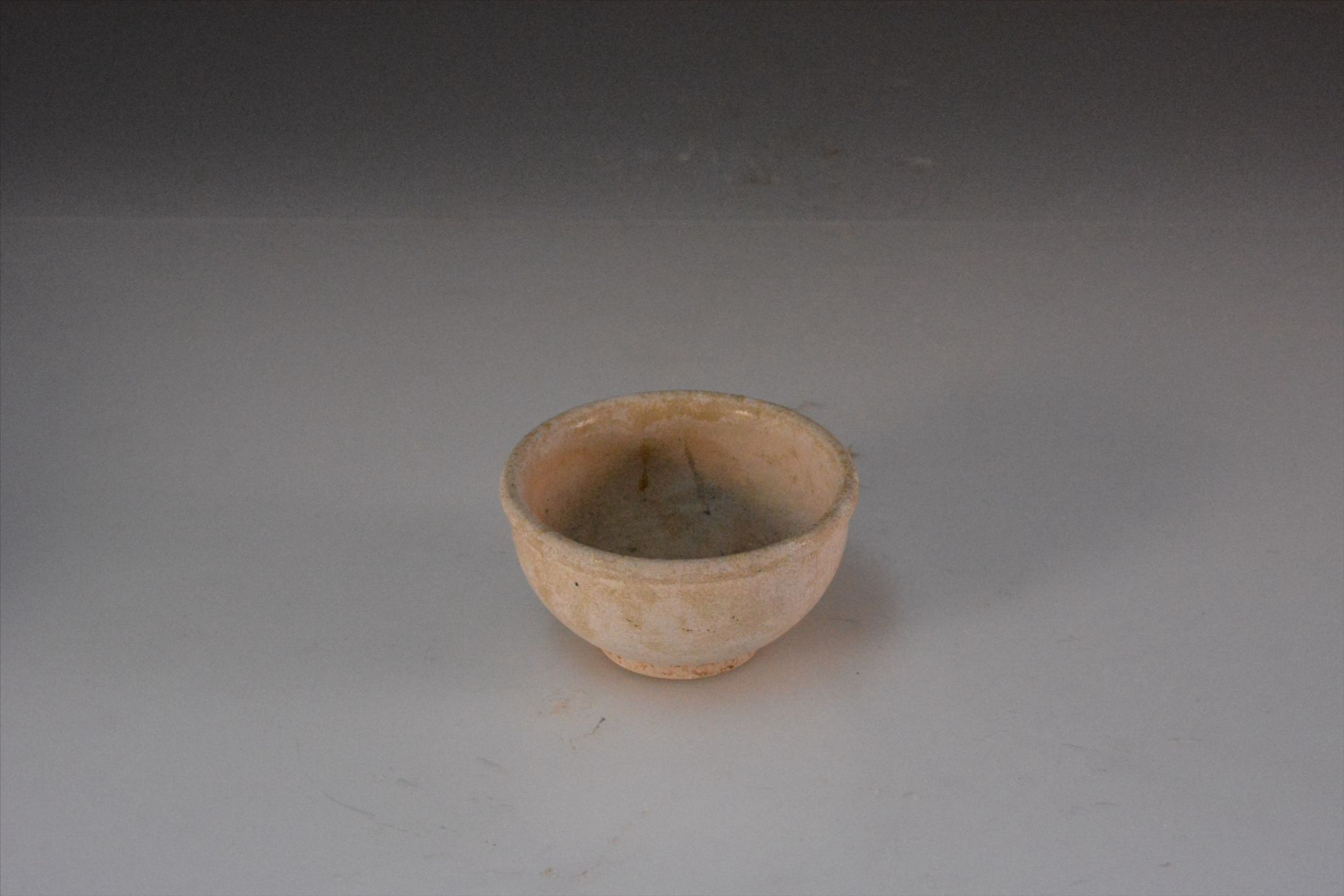 唐代白釉瓷茶杯