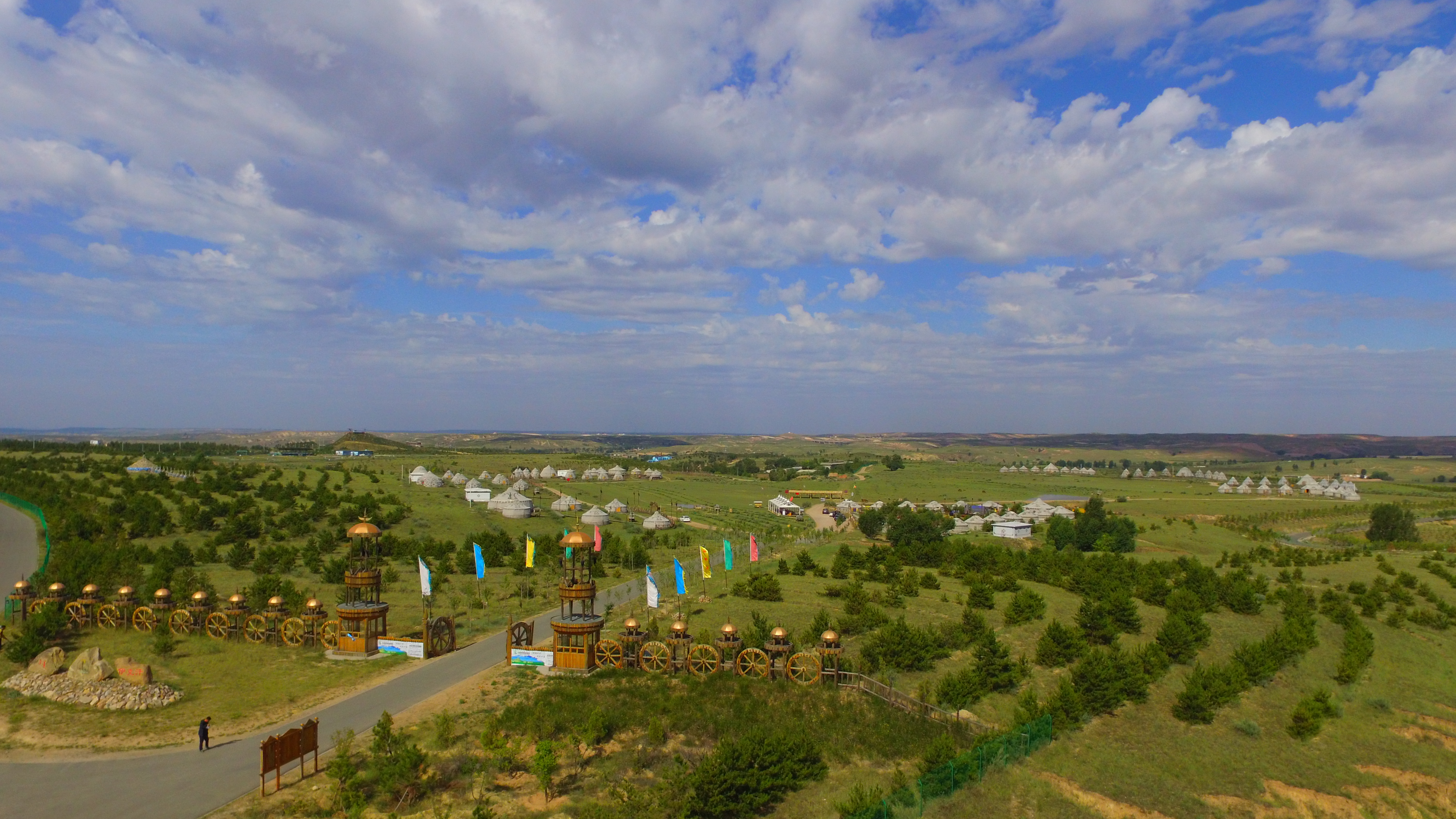 data-ctrid="tkgg2rwj">1 /sup>,位于鄂尔多斯市中心城区东胜区近郊