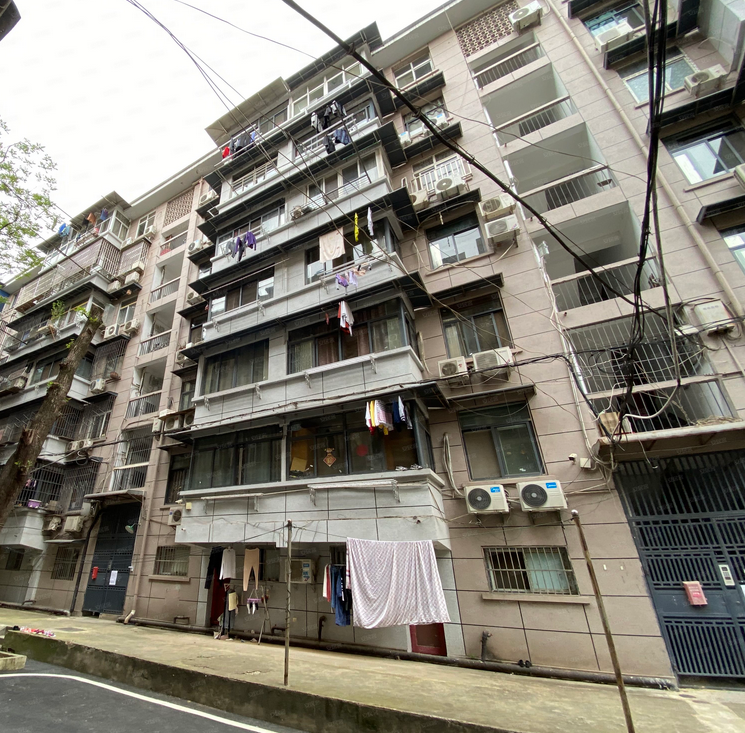  p>水果湖二小宿舍位于武汉市武昌水果湖,共计房屋36户. /p>