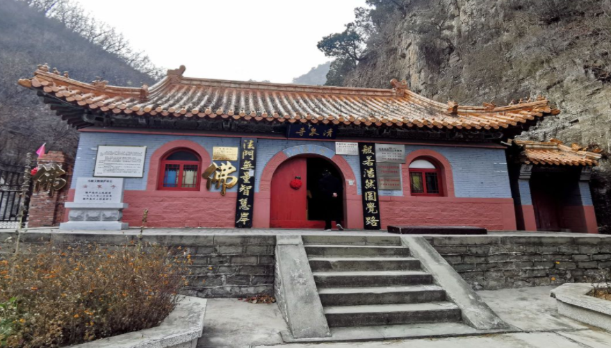 data-lemmaid="14743764">辽宁清泉寺 /a>坐落在葫芦岛市建昌县东北部