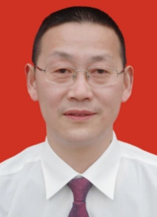 中共党员,四川广汉人,大学文化,现任中共兴隆镇党委副书记,镇长 /p>