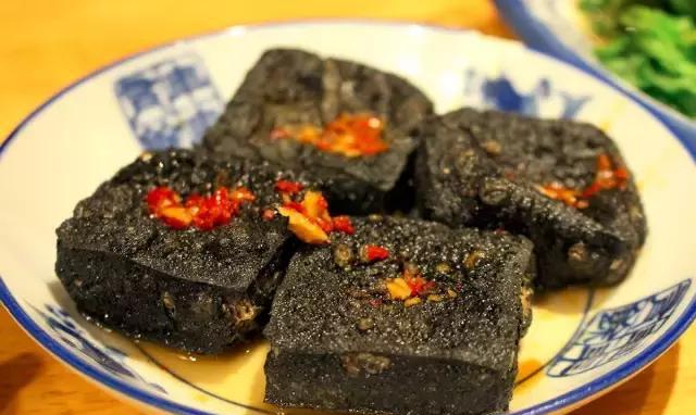  p>火宫殿臭豆腐是湖南省长沙市的一道传统名小吃,该菜品属于 a