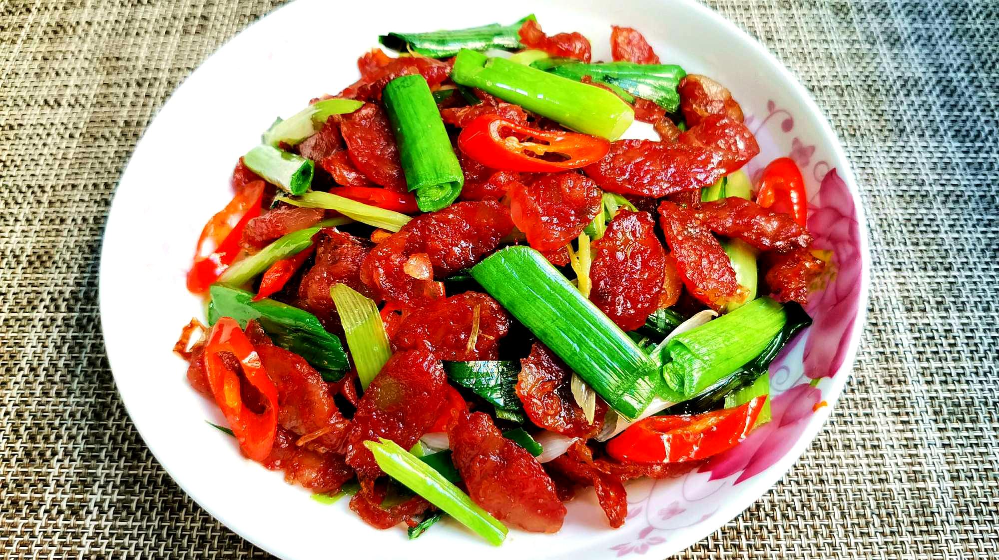 家常版蒜苗腊肠