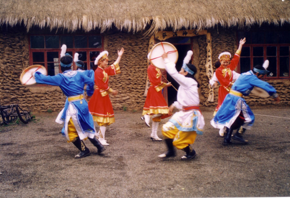  p>赫哲族是中国东北地区一个历史悠久的少数民族,民族语言为赫哲语