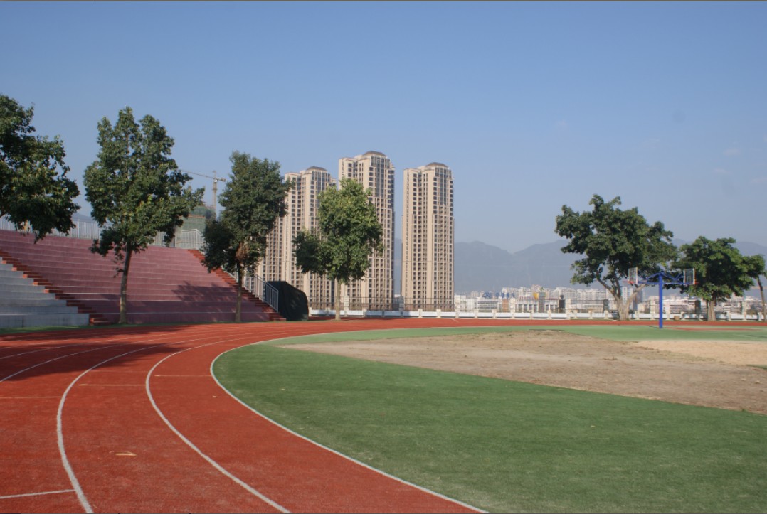  p>福州第七中学的校址设在福州北门外岭下,前身是闽侯县立初级商业