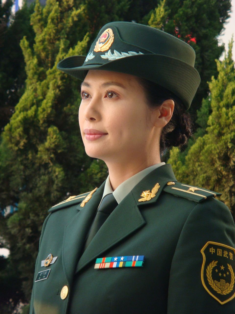  p>邓英,1978年4月8日出生于浙江省衢州市,中国内地女演员,毕业于 a