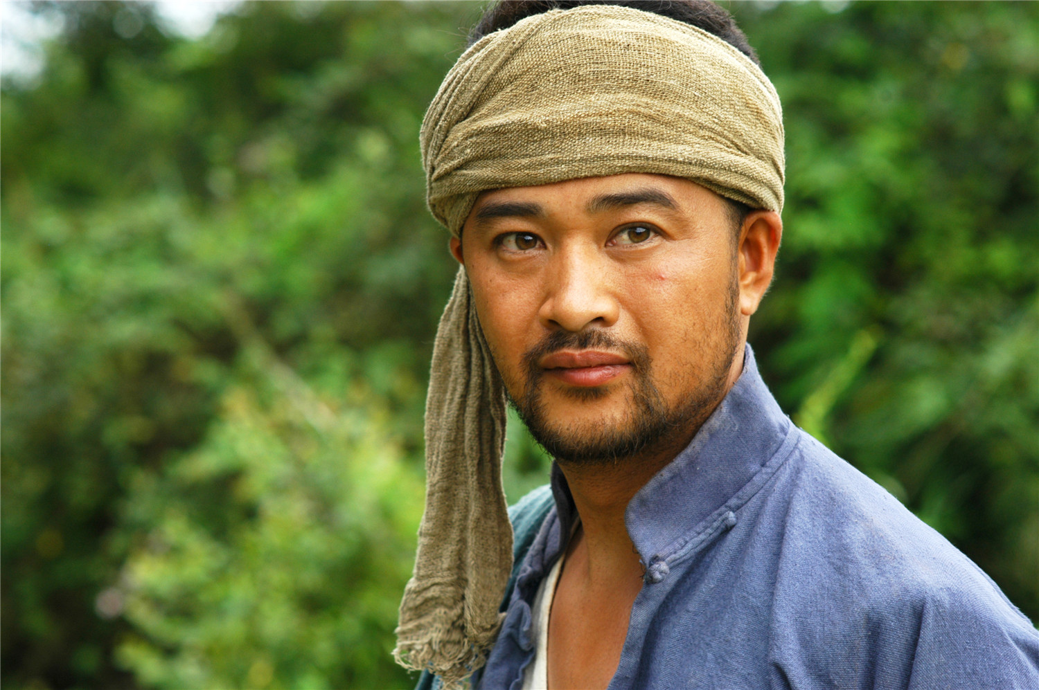 年3月15日出生于黑龙江省五常市,毕业于北京电影学院,中国内地男演员