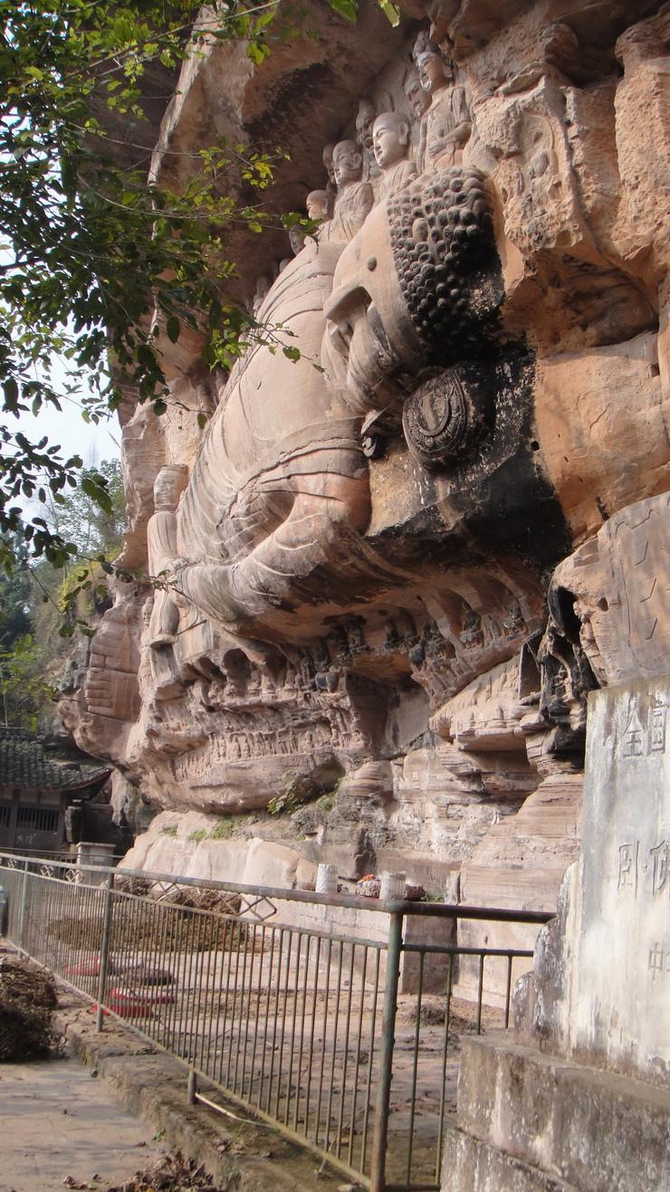  p data-id="gnviktpytx">"孔雀洞"位于四川省资阳市 a target="