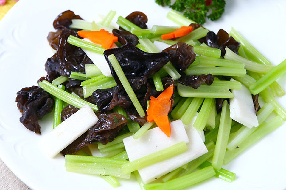 香芹炒木耳