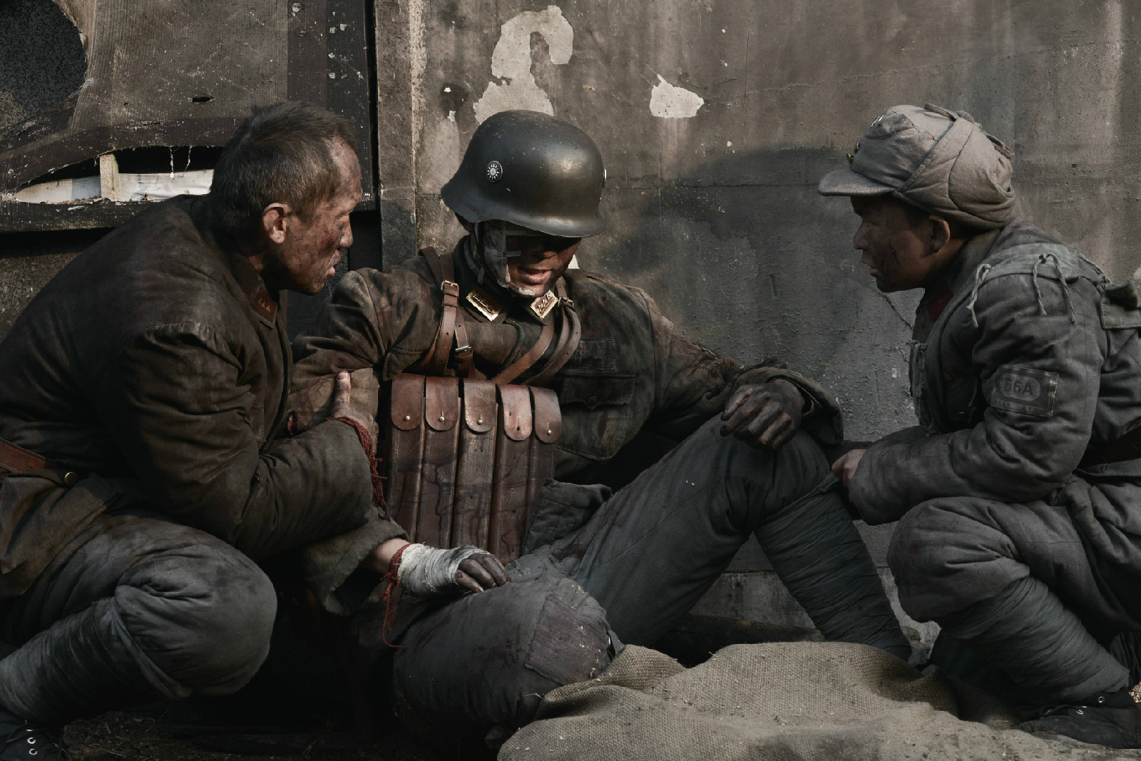 丰满的邻居在线观看引发全网热议，三万网友疯狂转发，四地平台紧急下架，五人涉嫌违规被调查