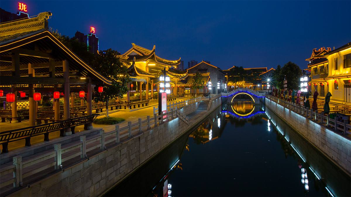  p>盐镇水街是盐城市海盐历史文化风貌区的重要组成部分,位于 a href=