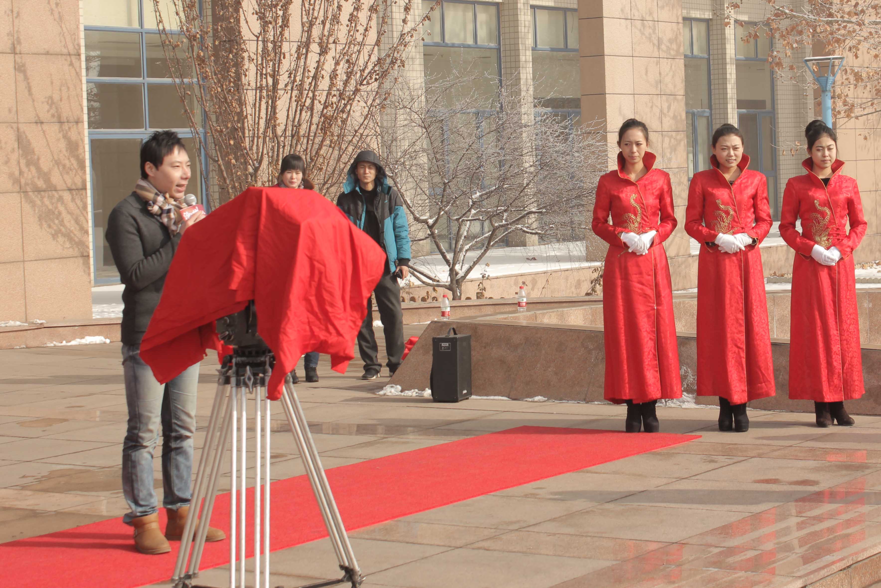 它以"沧州好人"典型代表,市公安局团委书记王红心为人物原型,同时融入