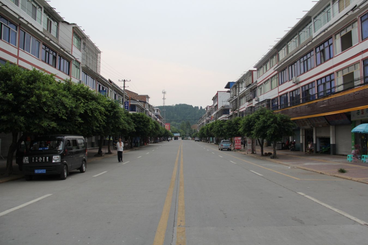 y83o">玉龙镇位于 a target="_blank" href="/item/盐亭县/7118055"