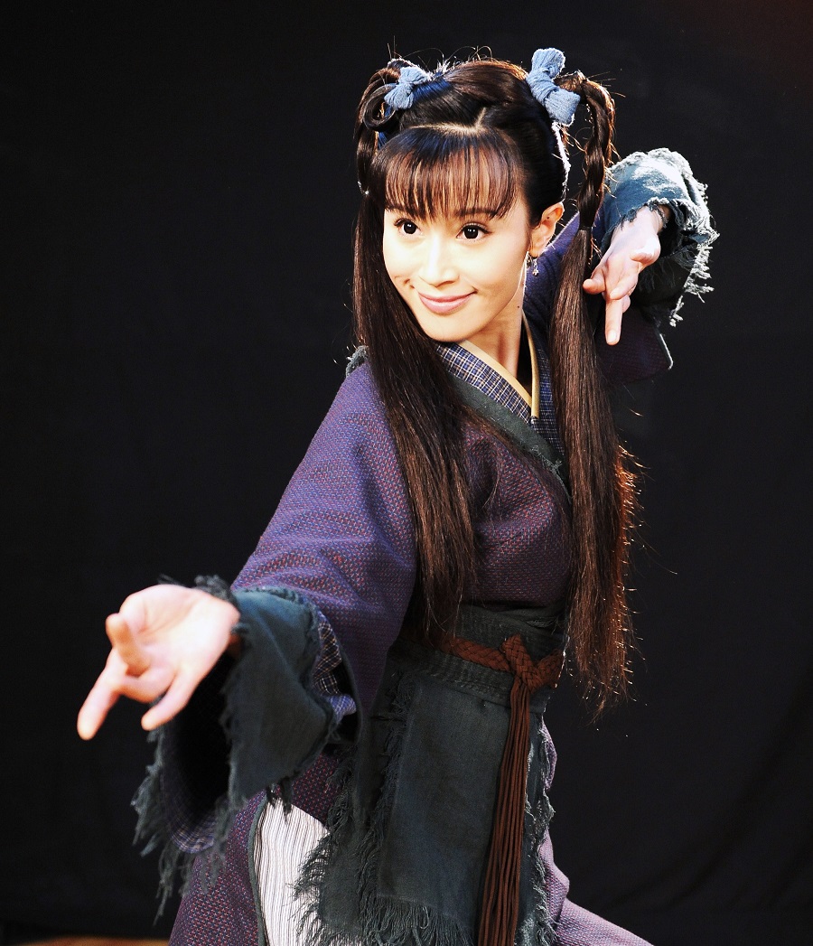 于浙江省金华市浦江县,毕业于浙江省艺术学院越剧表演班,中国女演员