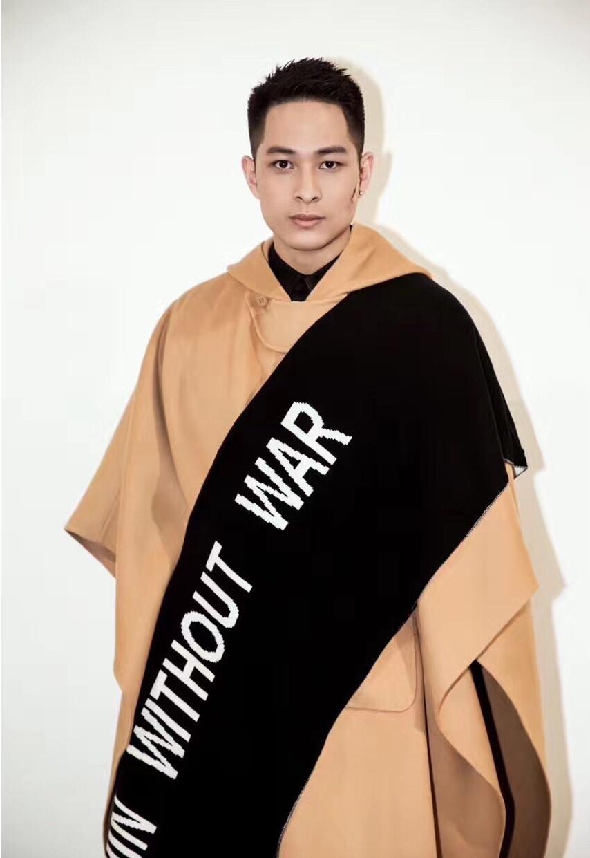 华裔三胞胎兄弟 a target="_blank" href="/item/刘智福">刘智福 /a>