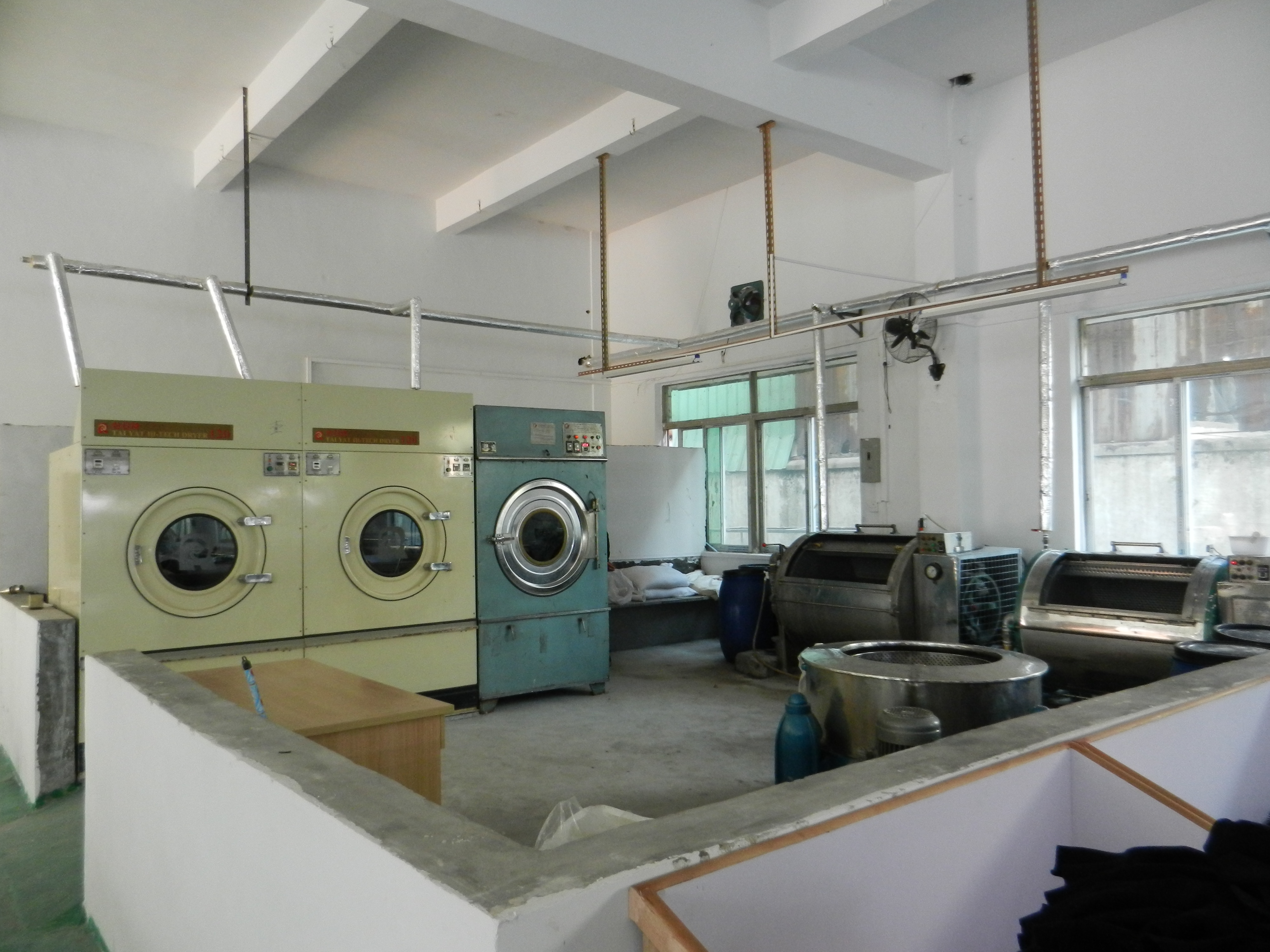 毛衣加工指的是纱线做成针织物毛衣的一系列