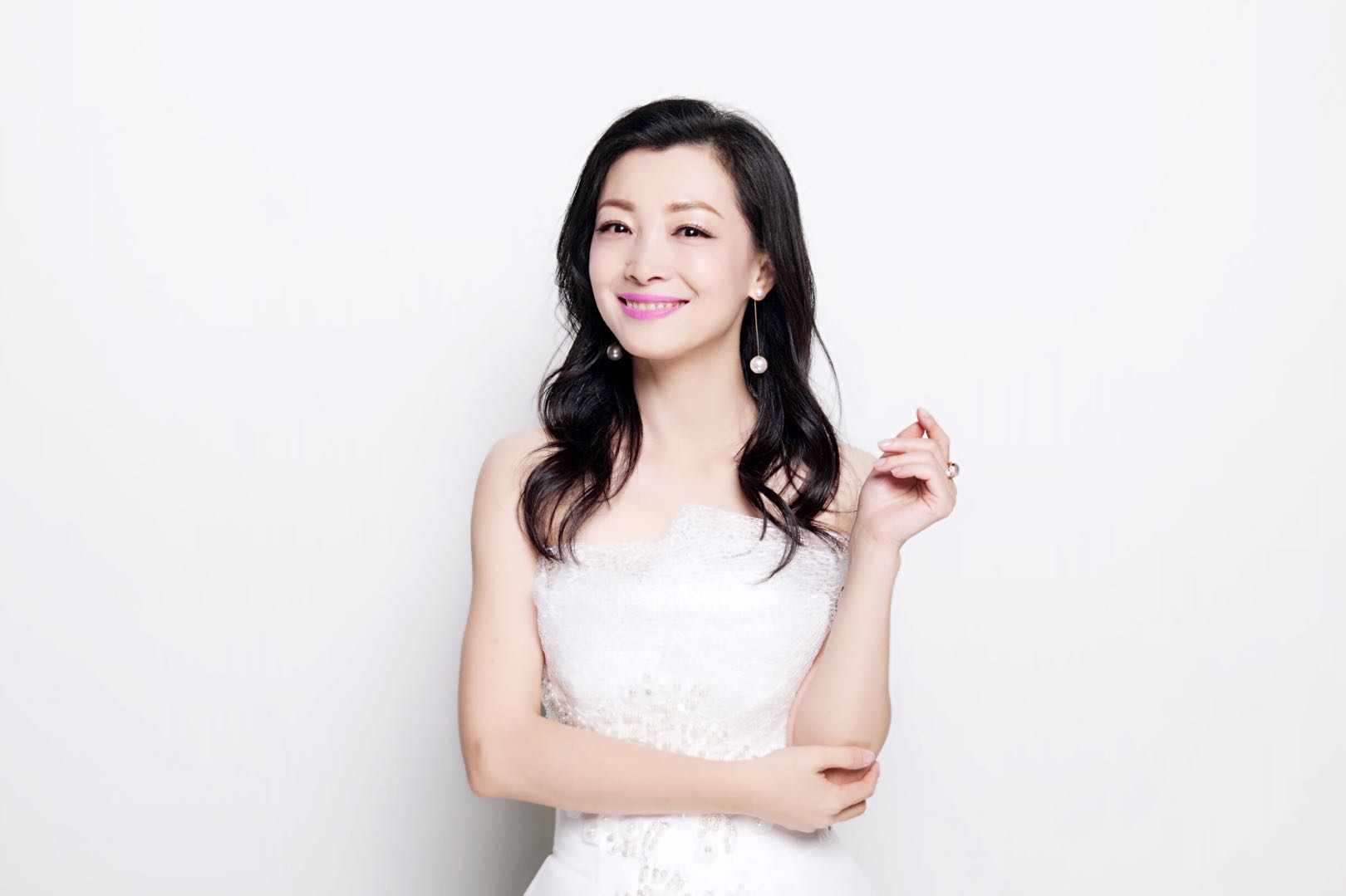  p data-id="gnwq8sxmfg">龚宁,北京广播电视台主持人,曾主持《mtv