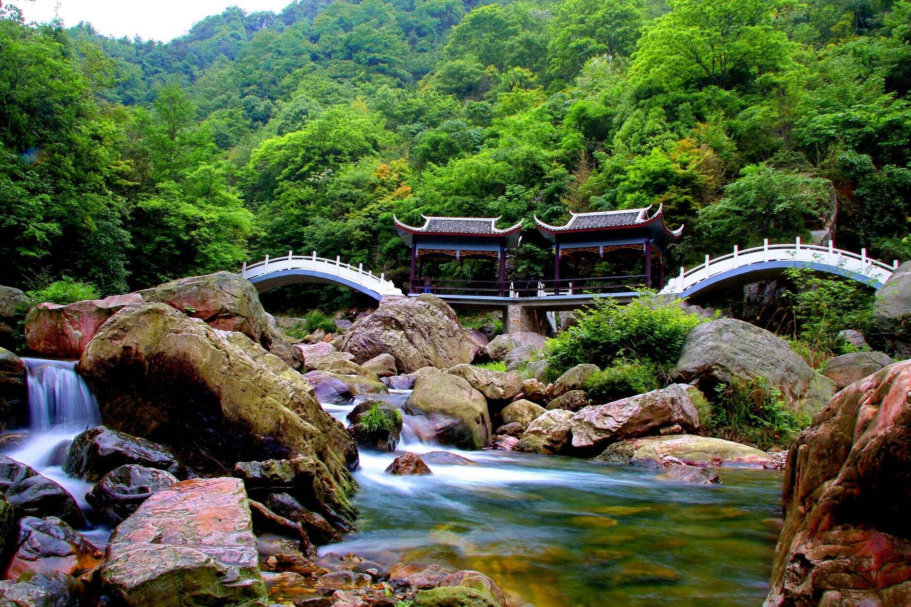 data-lemmaid="10996193">都匀市 /a>的斗篷山—剑江风景名胜区于2004