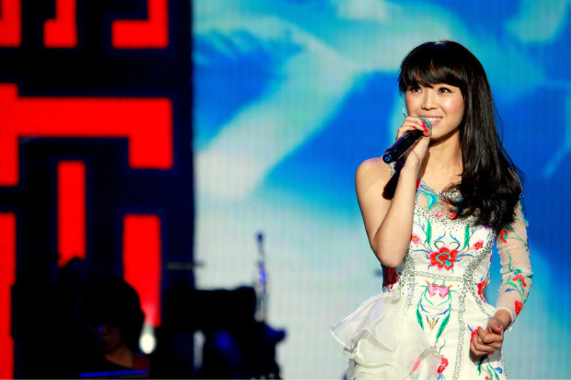  p>云朵,原名谢春芳,羌族,1987年2月7日出生于四川省阿坝藏族羌族自治