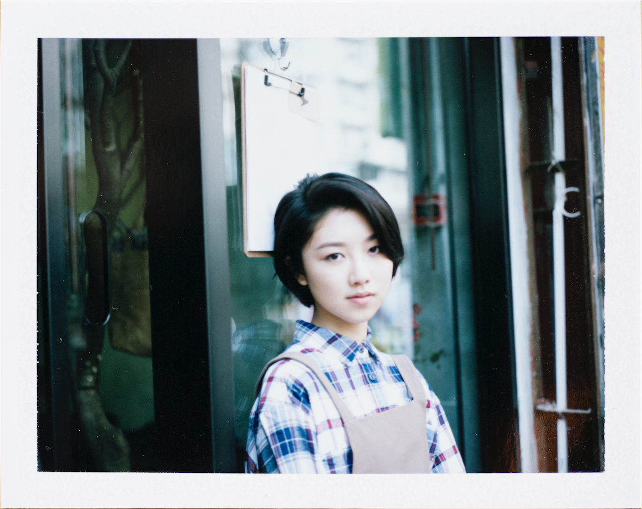  p>颜卓灵( i>cherry ngan /i>),1993年12月27日出生于香港,中国香港